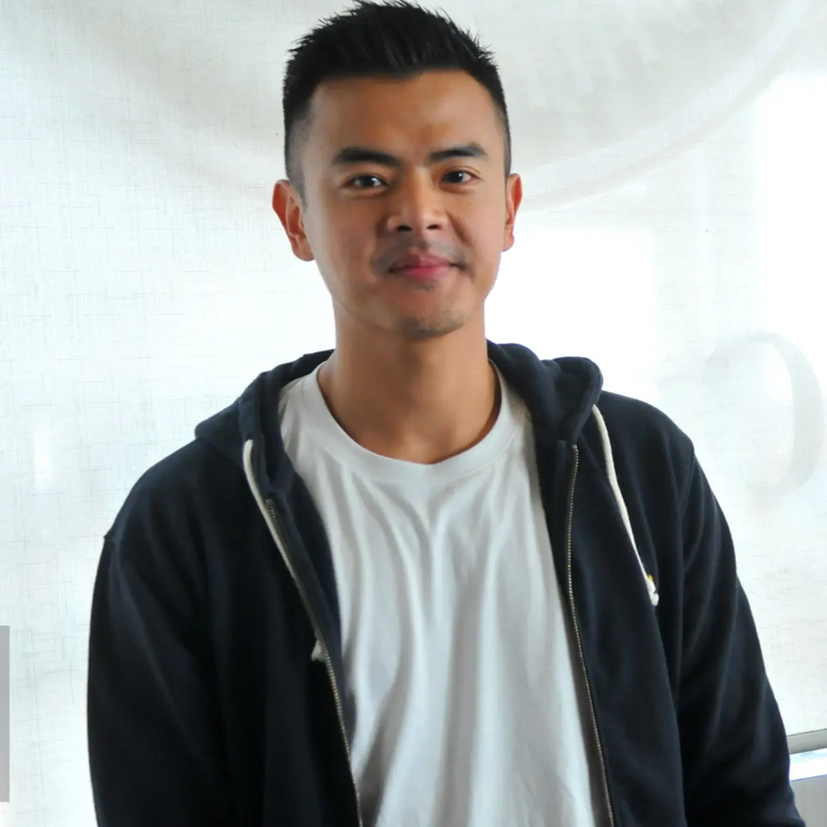 Profil Dion Wiyoko