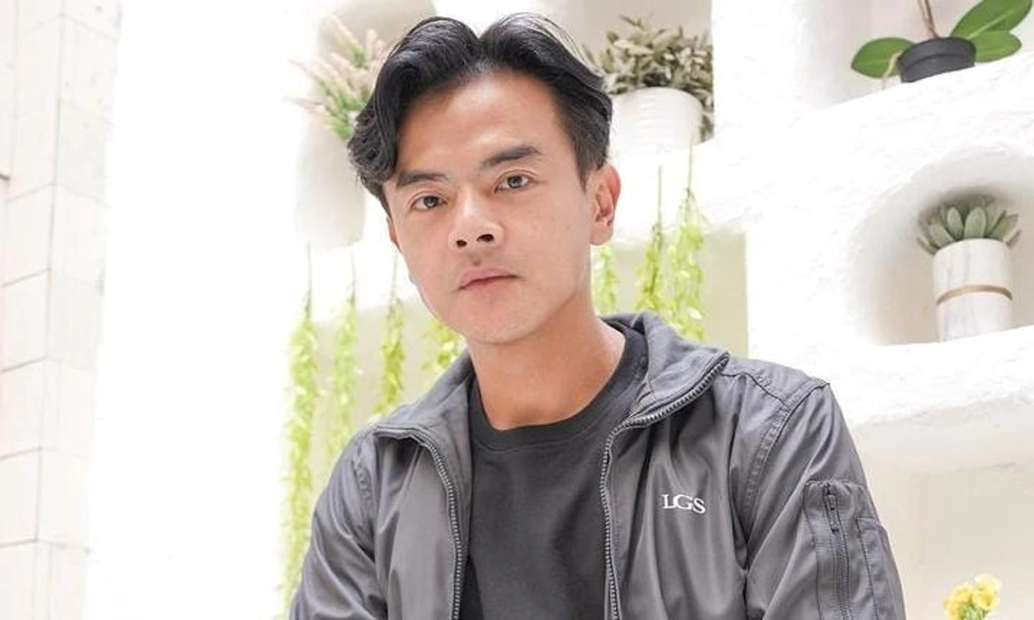Profil Dion Wiyoko