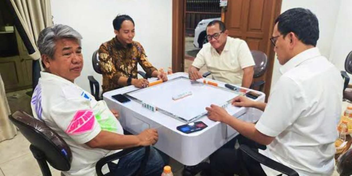 https://trenzviral.com/profil-raja-juli-sosok-menhut-yang-jadi-sorotan-publik