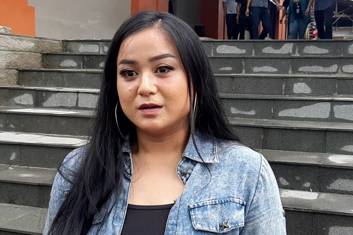 https://trenzviral.com/juwita-bahar-menikah-dengan-teman-ibunya-anisa-bahar-tak-langsung-restu