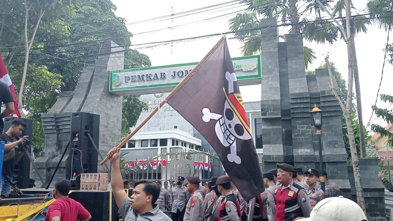 https://trenzviral.com/bendera-one-piece-ketika-tengkorak-bajak-laut-menggema-di-hati-anak-bangsa