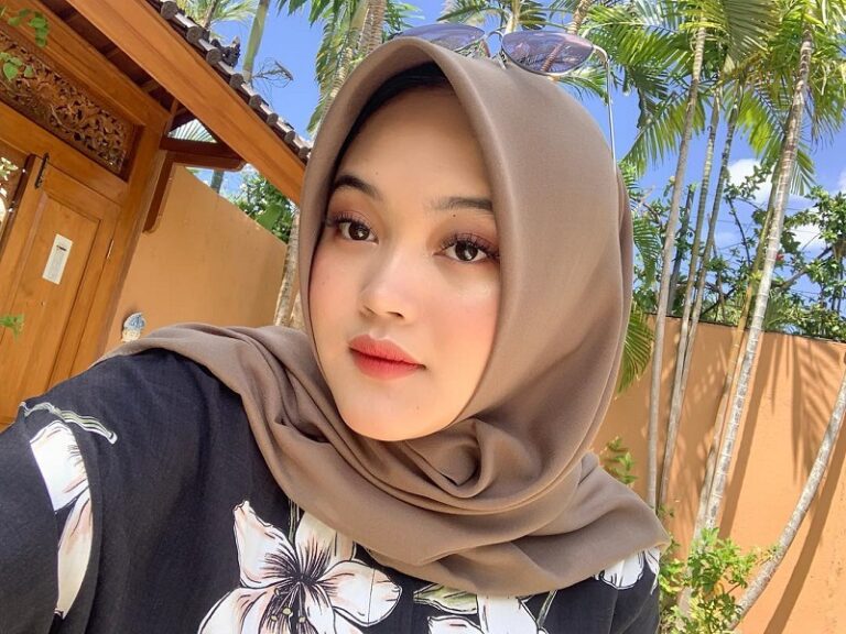 Putri Delina