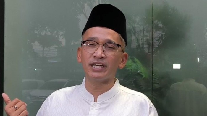 https://trenzviral.com/profil-ruben-onsu-dari-lelah-membersihkan-hotel-hingga-raja-kuliner-dan-hiburan