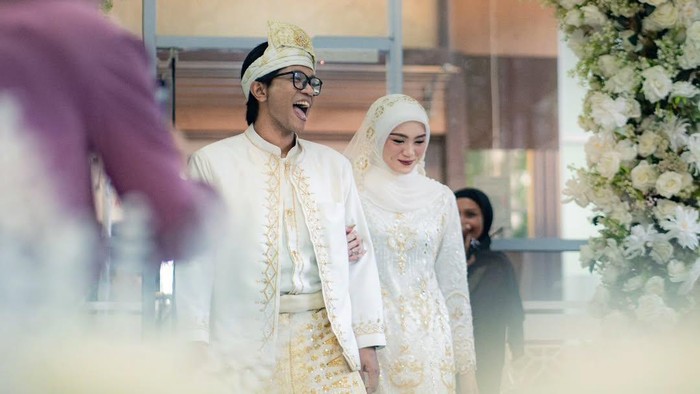 https://trenzviral.com/profil-dzawin-nur-dari-panggung-stand-up-ke-kreator-multitalenta