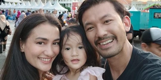https://trenzviral.com/dongeng-kenangan-kisah-rio-dewanto-dan-istri-yang-melekat-di-hati-anak