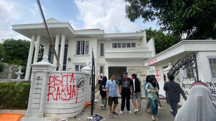 https://trenzviral.com/uya-kuya-pulang-ke-rumah-kemarahan-kecewa-dan-peringatan-tegas